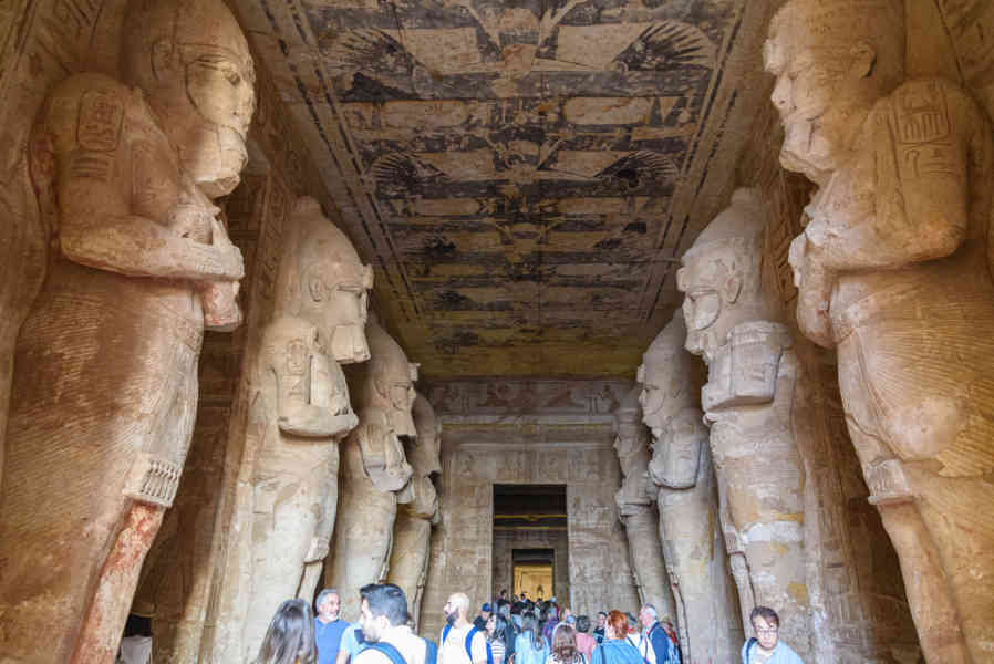 Egipto 137 - Abu Simbel - Gran Templo de Ramsés II.jpg